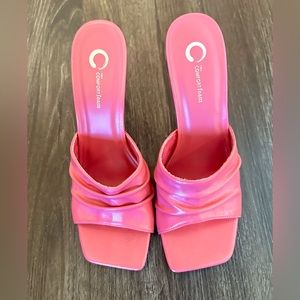 WOMEN'S JOURNEE COLLECTION CAMBER STILETTO DRESS SANDALS - SZ 10